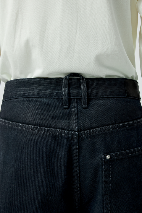 SIMPLE PROJECT PU-COATED JEANS