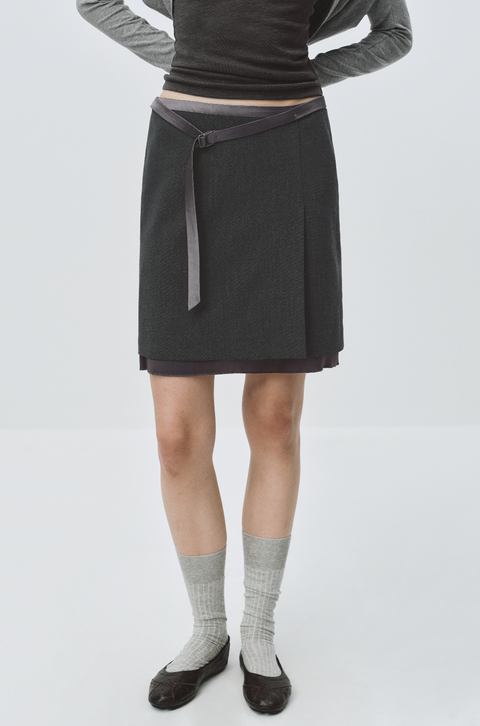 SIMPLE PROJECT BELTED PLEATED SKIRT
