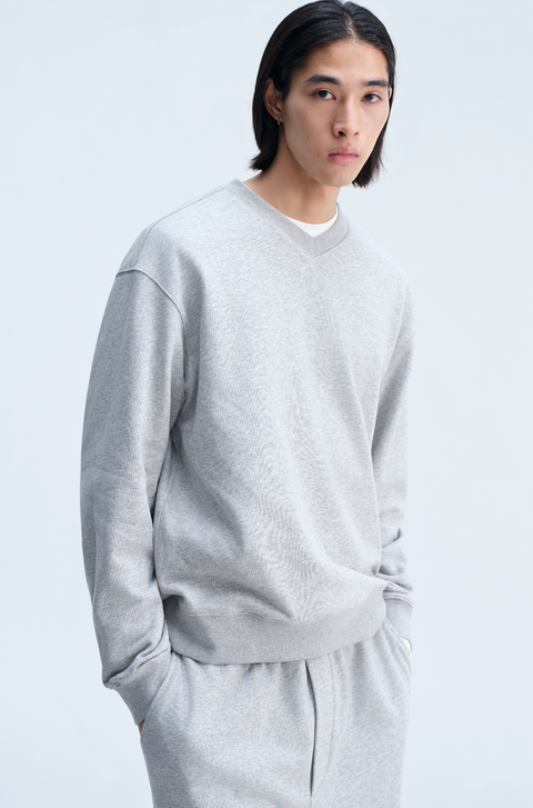 OPICLOTH V-NECK SWEATSHIRT