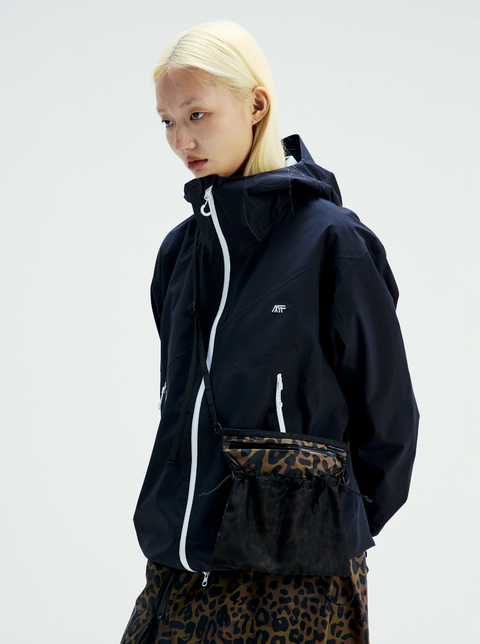 MOUNTAIN FEVER LEOPARD SILNYLON DRAWSTRING CROSSBODY BAG