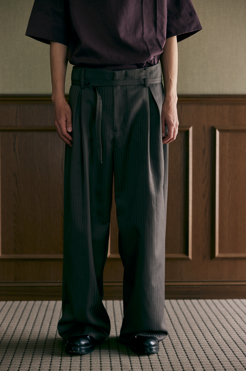 SAIRENSSEI TONAL PATTERNED PLEATED TROUSERS