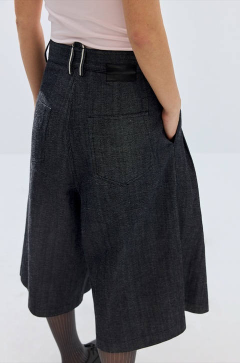 SIMPLE PROJECT SELVEDGE DENIM SHORTS
