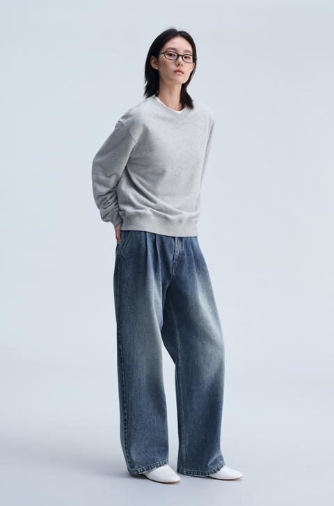 OPICLOTH V-NECK SWEATSHIRT