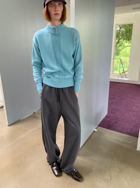 SIMPLE PROJECT MOCK-NECK SWEATER