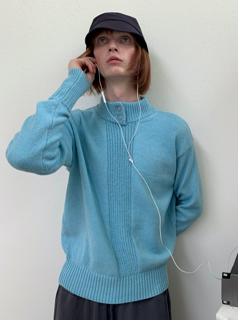 SIMPLE PROJECT MOCK-NECK SWEATER
