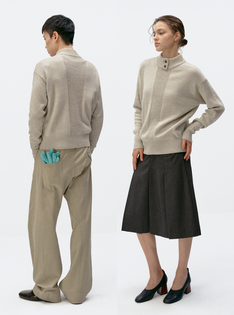 SIMPLE PROJECT MOCK-NECK SWEATER